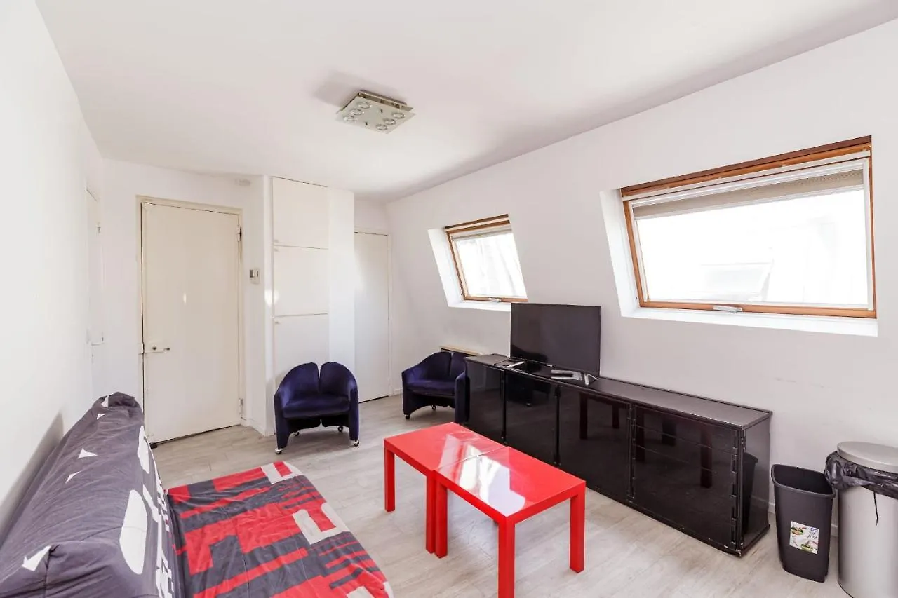 Nice 45M Near The Louvre Museum contacts